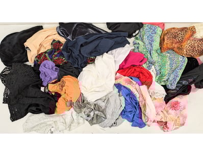 Entire Vintage Clothing Store Liquidation (ON11... - Lot 395