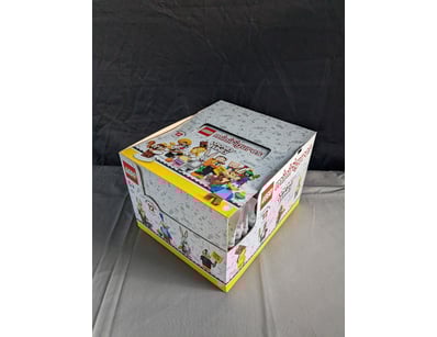 **UNRESERVED** LIFETIME COLLECTION OF LEGO PART... - Lot 211