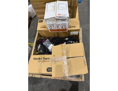 Comprehensive pallet lot of automotive wiring harn...