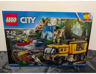 **UNRESERVED** LIFETIME COLLECTION OF LEGO PART... - Lot 349