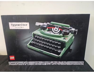 **UNRESERVED** LIFETIME COLLECTION OF LEGO PART... - Lot 752