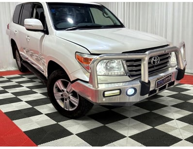 <b>2014 Toyota LandCruiser 200 Sahara - White - 24...