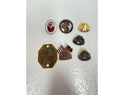 Vintage tin containing 6 Anzac pins and military d...