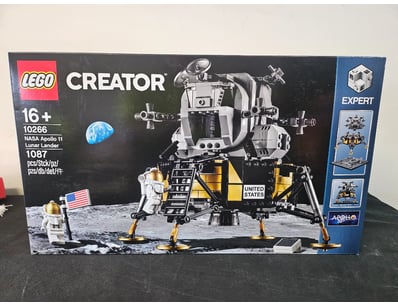 **UNRESERVED** LIFETIME COLLECTION OF LEGO PART... - Lot 762