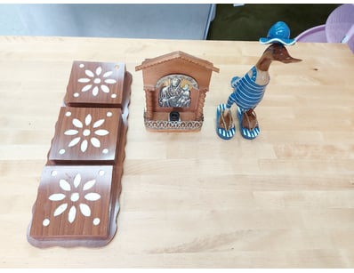 Mixed Decorative Homewares Lot – Wooden Folk Art D...