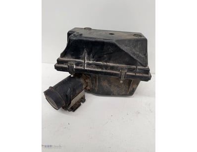 Vintage automotive air intake assembly comprising ...