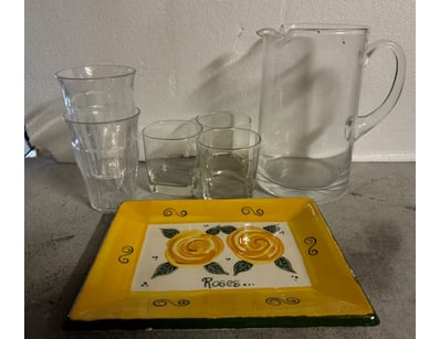 Assorted selection of homewares and glassware 

No...