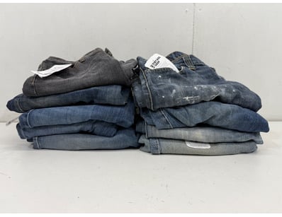 Entire Vintage Clothing Store Liquidation (ON11821) - Lot 75