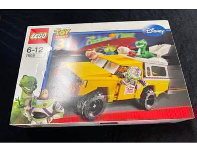 **UNRESERVED** LIFETIME COLLECTION OF LEGO PART... - Lot 653