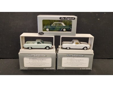3X TRAX THE ORIGINALS 1:24 SCALE MODEL CARS

Ite...