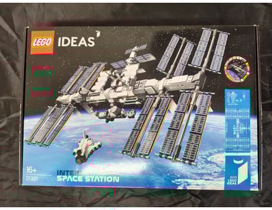 **UNRESERVED** COOKIE'S LIFETIME COLLECTION OF L... - Lot 75