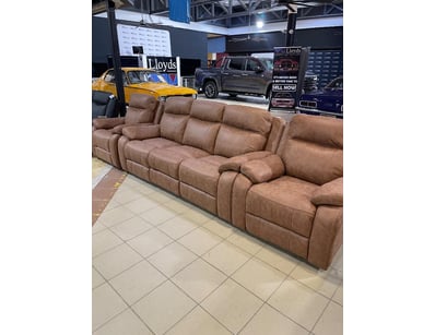 $800K Major Retailer Indoor & Outdoor Living - I... - Lot 74