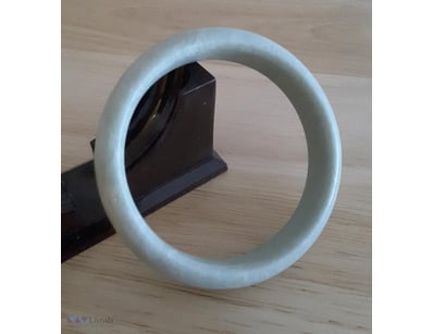 CHINESE LIGHT GREEN JADE BANGLE 60MM ACROSS       ...
