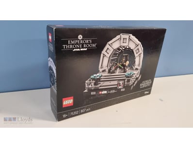 LEGO STAR WARS EMPEROR'S THRONE ROOM SET 75352

It...