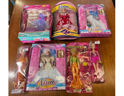 fashion doll collection comprising boxed dolls

No...