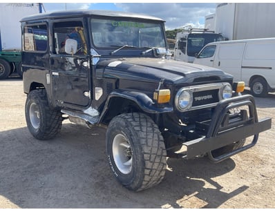 Passenger, Luxury & Commercial Vehicles Auction - Lot 3000