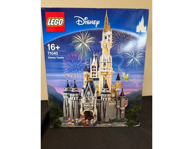 **UNRESERVED** LIFETIME COLLECTION OF LEGO PART... - Lot 501