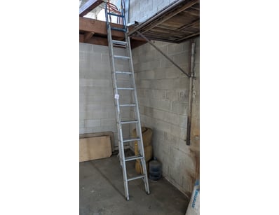 Mostly UNRESERVED POLY TANKs Manufacturer CLOSU... - Lot 311