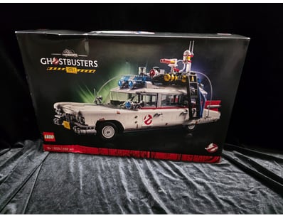 LEGO GHOSTBUSTERS ECTO-1 SET #10274 - 2352 PIECES...