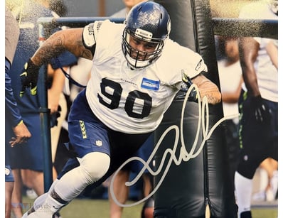 NFL SUPERBOWL WINNER JESSE WILLIAMS SIGNED PHOTO 
...
