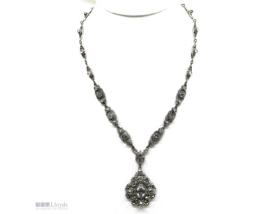 VINTAGE GEMSTONE NECKLACE.      

Condition: Pre-O...