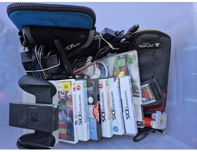 Gadgets, Music & Pastimes (SAA1001) - Lot 4132