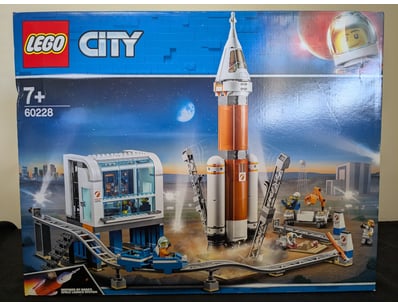 **UNRESERVED** LIFETIME COLLECTION OF LEGO PART... - Lot 672