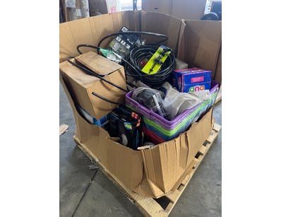 Assorted pallet lot of homewares and garden access...