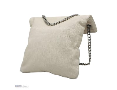 GIVENCHY LEATHER HDG FLAT LARGE TOTE BAG

Exterior...