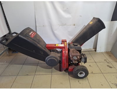 Yard Machines by MTD chipper shredder with 3-way f...