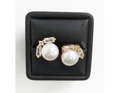 SOUTH SEA PEARL EARRINGS ON 925 SILVER

Item Siz...