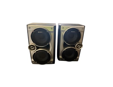 UNRESERVED Airport - Lost Property (A980) - Lot 98