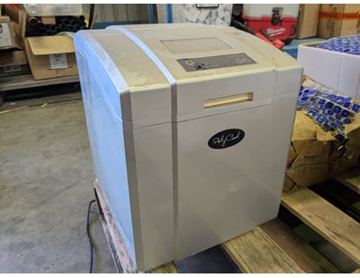 RayCool commercial ice maker, Model ICEM-PYCSL3295...