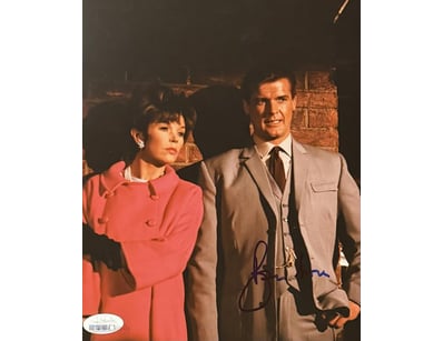 JAMES BOND'S ROGER MOORE SIGNED PHOTO

Roger Moore...