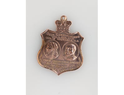 GOLD PLATED ROYALTY PENDANT


583010+58


