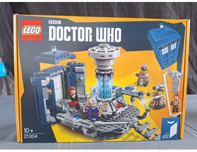 **UNRESERVED** LIFETIME COLLECTION OF LEGO PART... - Lot 151