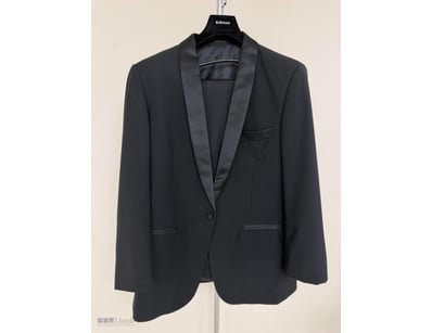 VARCE ITALIA TUXEDO SIZE 45 SLIM FIT

Material: Po...