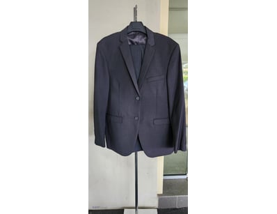 CALABRO NEW ENGLAND  2 PICS MEN SUIT 

Material: P...
