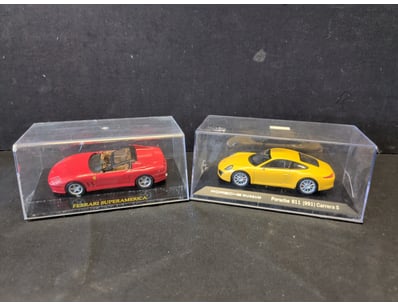PAIR OF DIE-CAST MODEL SPORTS CARS - FERRARI SUPER...