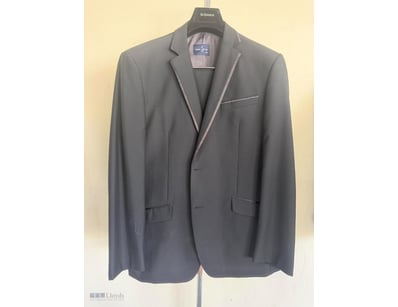 DANIEL HECKER 2PCS WOOL MEN SUIT

Material: Wool -...