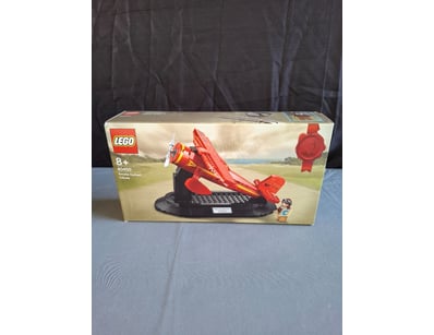 **UNRESERVED** LIFETIME COLLECTION OF LEGO PART... - Lot 381