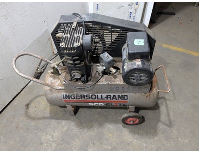 Ingersoll Rand EL17 portable air compressor unit. ...