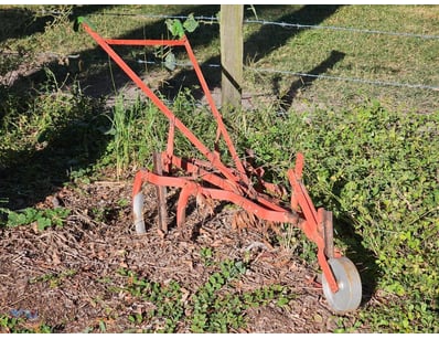 Vintage cultivator/plow, red

Onsite

Location: ...
