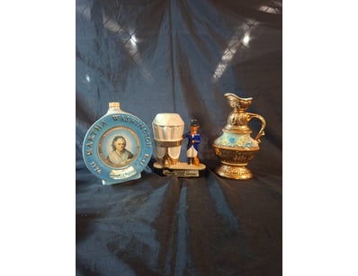 VINTAGE DECORATIVE COLLECTIBLES SET - MARTHA WASHI...