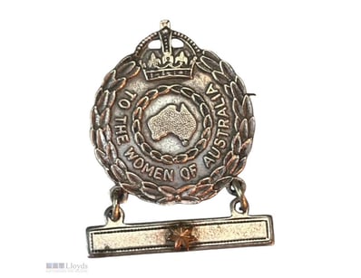 FEMALE RELATIVE BADGE – WORLD WAR 2 – 1 STAR

Se...