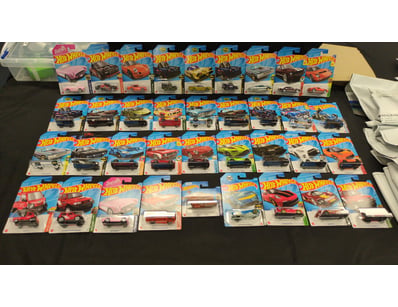 36X ASSORTED HOT WHEELS CARS INCLUDING 1956 CORVET...