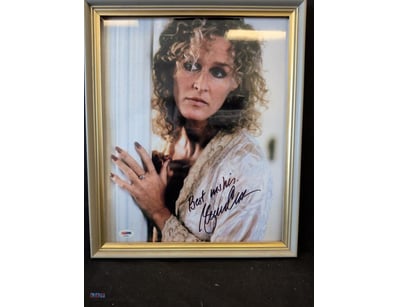 PSA/DNA CERTIFIED AUTOGRAPHED PHOTO OF ACTRESS GLE...