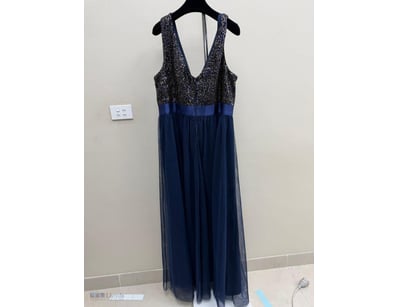 NAVY SEQUIN AND TULLE EVENING GOWN

Item Size: Hei...
