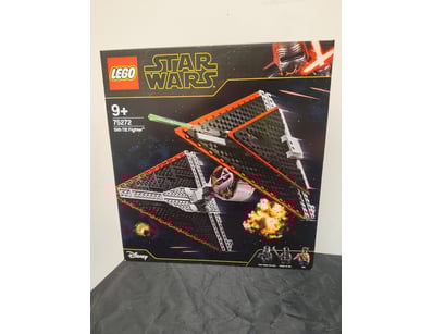 **UNRESERVED** LIFETIME COLLECTION OF LEGO PART... - Lot 252