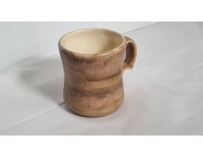 TYBURN PRIORY STONEWARE MUG WITH CREAM INTERIOR
...